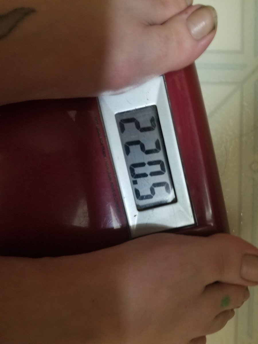 JulieUmscheid's tweet photo. #neveragain #weighin #220 #weightlossjourney #restart https://t.co/tbrx4oftJy
