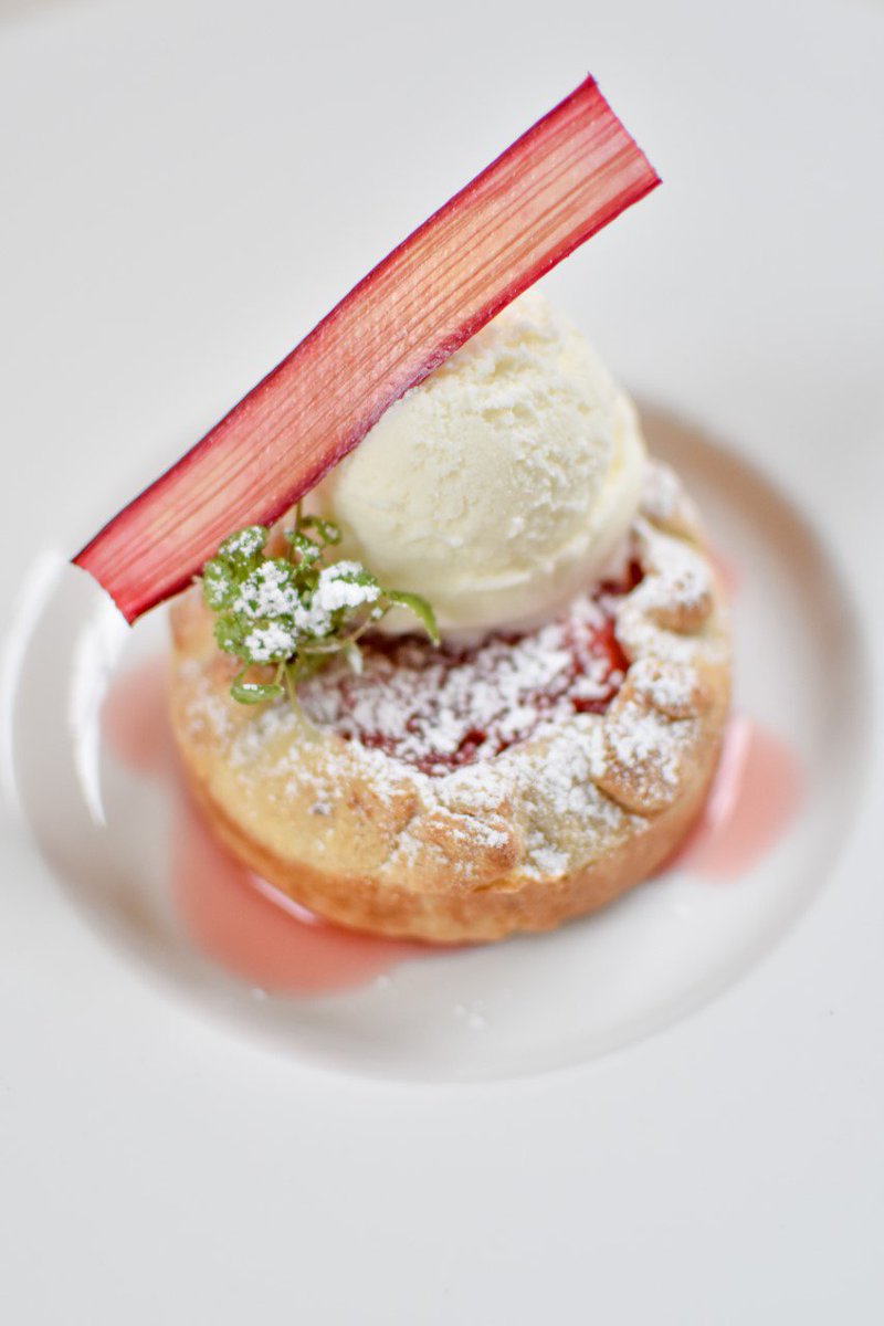 Bakes4Bc's tweet photo. Warm Strawberry Rhubarb Tart with Crème Fraîche Ice Cream. Have you tried it? So beautiful and so so tasty!! Check it out @MistralBoston in #boston during this year's #BostonBakes for #BreastCancer May 6-12!!
#mistralboston #backbay #southend #foodandwine #breastcancer #eating https://t.co/XtY9fkQeHG
