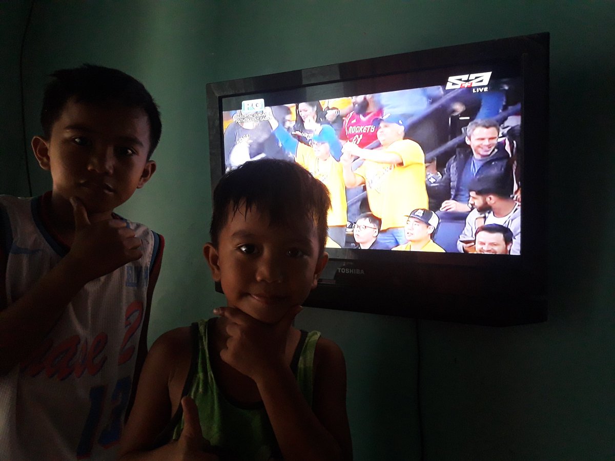 yhoij's tweet photo. #NBAPlayoffs 
GoGogo GoldenStatesWarriors
#GSW vs Rockets
Shout Family Burca and Taboy
#NBAonABSCBN https://t.co/RpBE1pSX9q