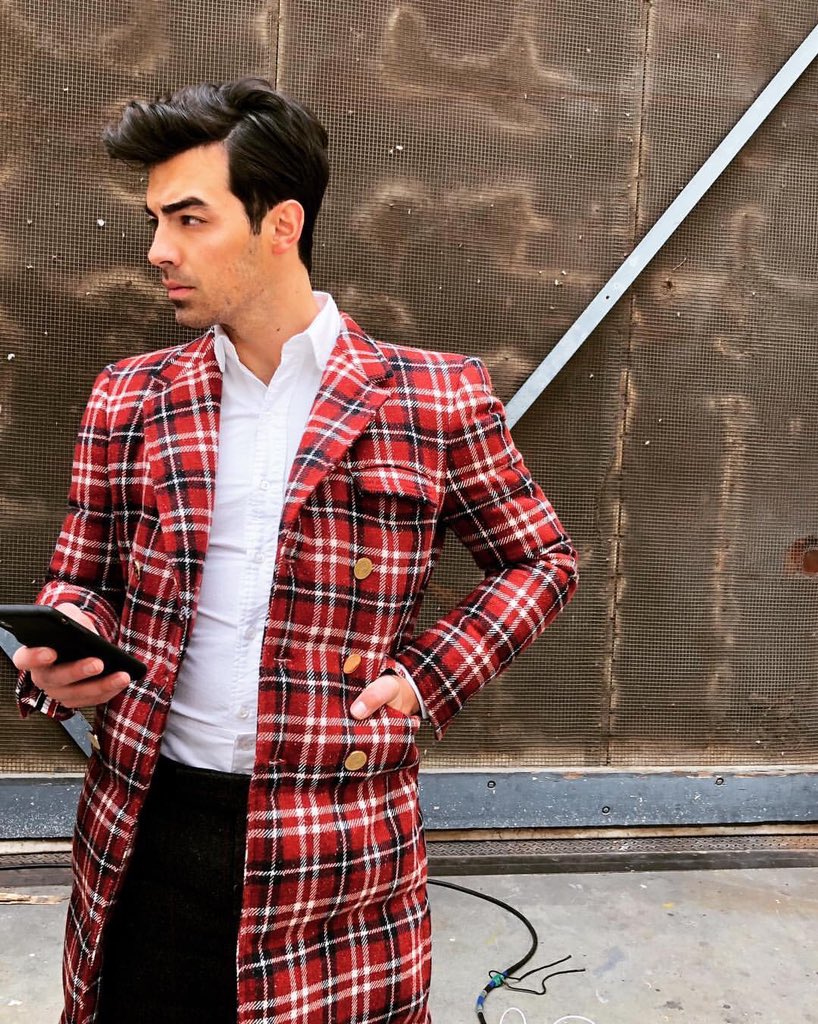 ❝BTS shot of @joejonas and his gorgeous hair from the @billboard shoot. 📸🎯 #MNMgrooming #ArtDeptArtist #JoeJonas #JonasBrothers #mensgrooming #billboard❞

📸 mnmachado ig - April 29, 2019