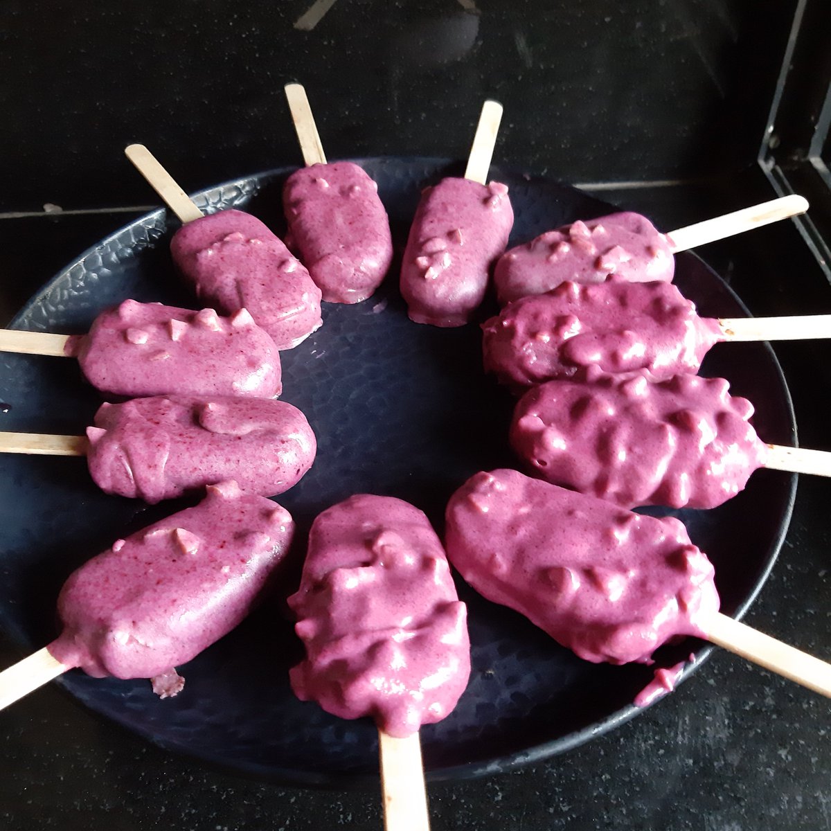 magwizacakes's tweet photo. Cakecicles ready to be indulged...#homemade #nerul #cakecicles https://t.co/IYYFztg1sk