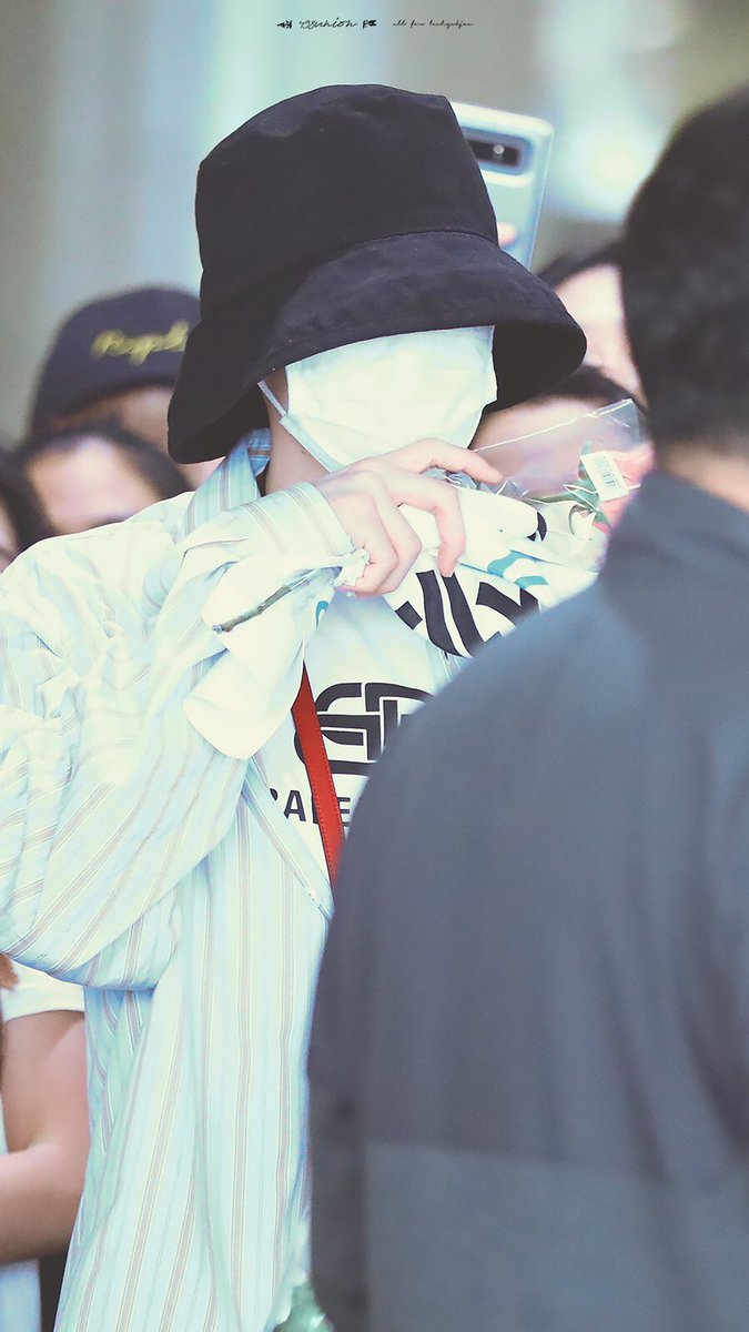 498_AllForHyuk's tweet photo. 190427 LAX Arrival
🌹#EUNHYUK #은혁 https://t.co/bXDlh91ROz