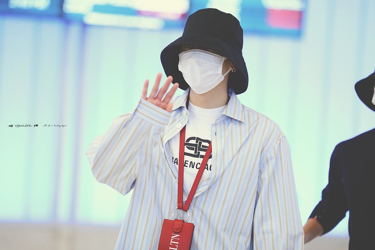 498_AllForHyuk's tweet photo. 190427 LAX Arrival
🌹#EUNHYUK #은혁 https://t.co/bXDlh91ROz