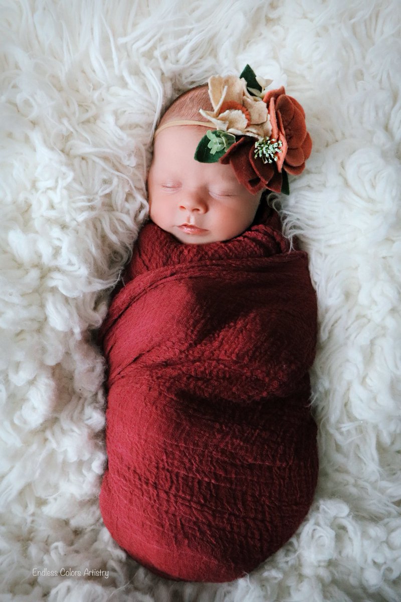 EndlessColors's tweet image. She peed on me but she’s still so sweet😅🥰