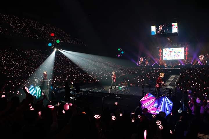 OliceOrchid's tweet photo. EXO_CBX #첸백시 #CHEN #BAEKHYUN XIUMIN #첸 #백현 #시우민 MAGICALCIRCUS #EXO #weareoneEXO

#BBMAsTopSocial EXO
@weareoneEXO https://t.co/tl9Oj9SlgA