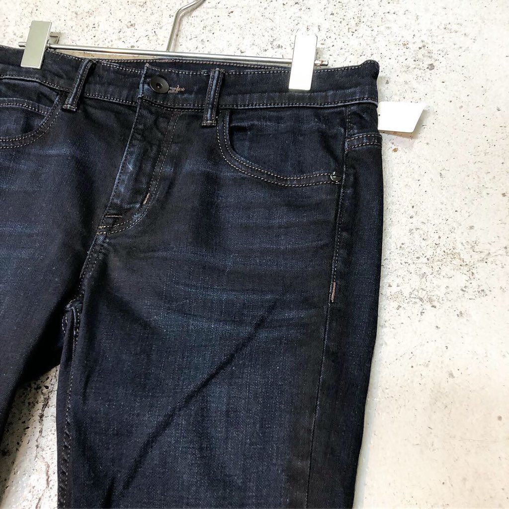 fengsuikyoto's tweet photo. HELMUT LANG
.
.
.
ヘルムートラングよりスキニーデニム。
絶妙な風合いとシルエットが魅力。
.
.
.
#helmutlang
#ヘルムートラング
#デニム
#スキニーデニム https://t.co/BWrS8LkXFE