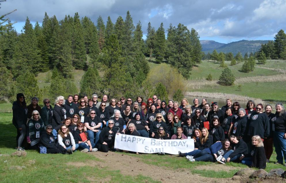OutlandrFanatic's tweet photo. We get together every year to celebrate &amp; wish @SamHeughan a happy birthday! This is our 5th year celebrating in the mountains of WA state (our "Fraser's Ridge)". Happy birthday from your WA State fans Sam!!

#Outlander @Outlander_STARZ @caitrionambalfe #OFWA #OFWAclanGath2019 https://t.co/K9mC9vWun9