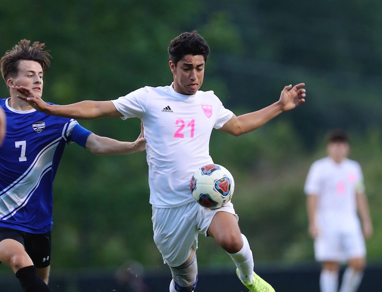 AlecEtheredgeSC's tweet photo. What a game. Pelham won an OT thriller tonight over Chelsea thanks to a goal from Eber Serrano with a minute left in overtime. It was an entertaining game and the full story with photos is below. 

Story/Photos: https://t.co/BF744Qbq3b https://t.co/skkNIy61IR