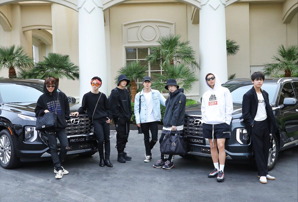 moonchildrenns's tweet photo. They all look so fine 

#BBMAsTopSocial BTS @BTS_twt https://t.co/XJG7dcv3Q2