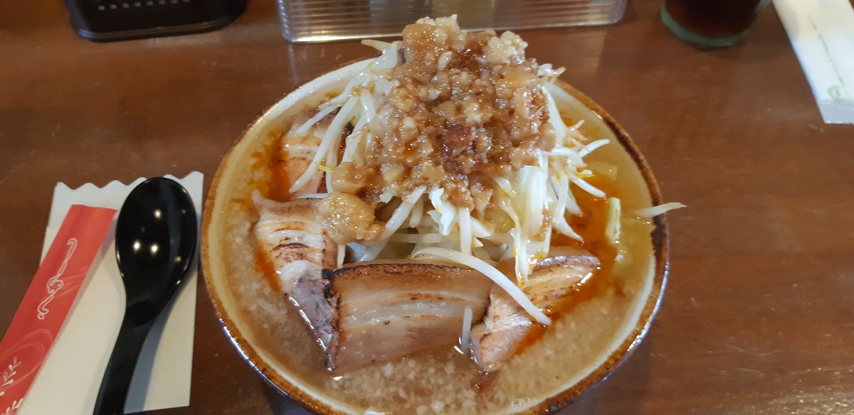 HorseAndRamen's tweet image. 令和の麺はじめ。
#くろとん　宜野湾店
#醤油豚骨G麺 #野菜増し増し　#炙りチャーシュー増し　#味辛め背油多目