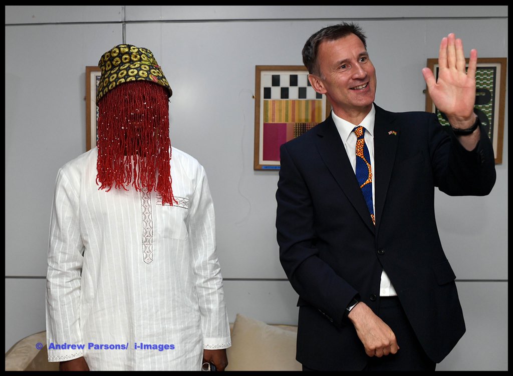 parsonsmedia's tweet photo. The Foreign Secretary Jeremy Hunt meets the undercover journalist Anas Aremeyaw in Ghana, during his six day tour of Africa. #africa #photography #photographer #photojournalism #jeremyhunt #ukforeignoffice #ukforeign #ukpolitics #ukpoliticians @jeremyhuntmp #anasaremeyaw https://t.co/ZHAFLM4sHm