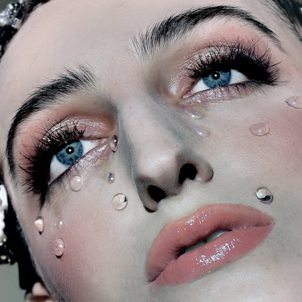 ELLIS FAAS Creamy Eyes will resist your tears of joy and tears of sadness