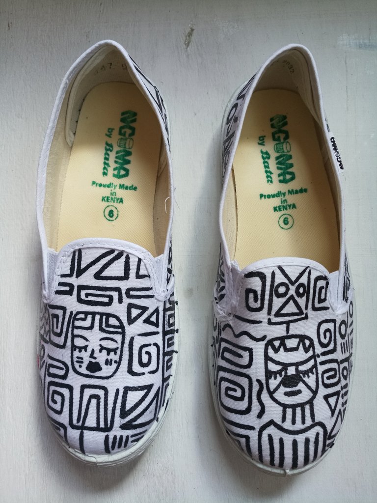 RozenIan's tweet photo. AFRO CHIC // 'Aztec - Black ×White'

The 56th pair off my own creation Afro Chic Series collection. The second of its kind of Aztec inspired design.

#rosendraws #rosenBYOS #rosensgallery #rosenianco #campurbankicks https://t.co/tj86fggui6