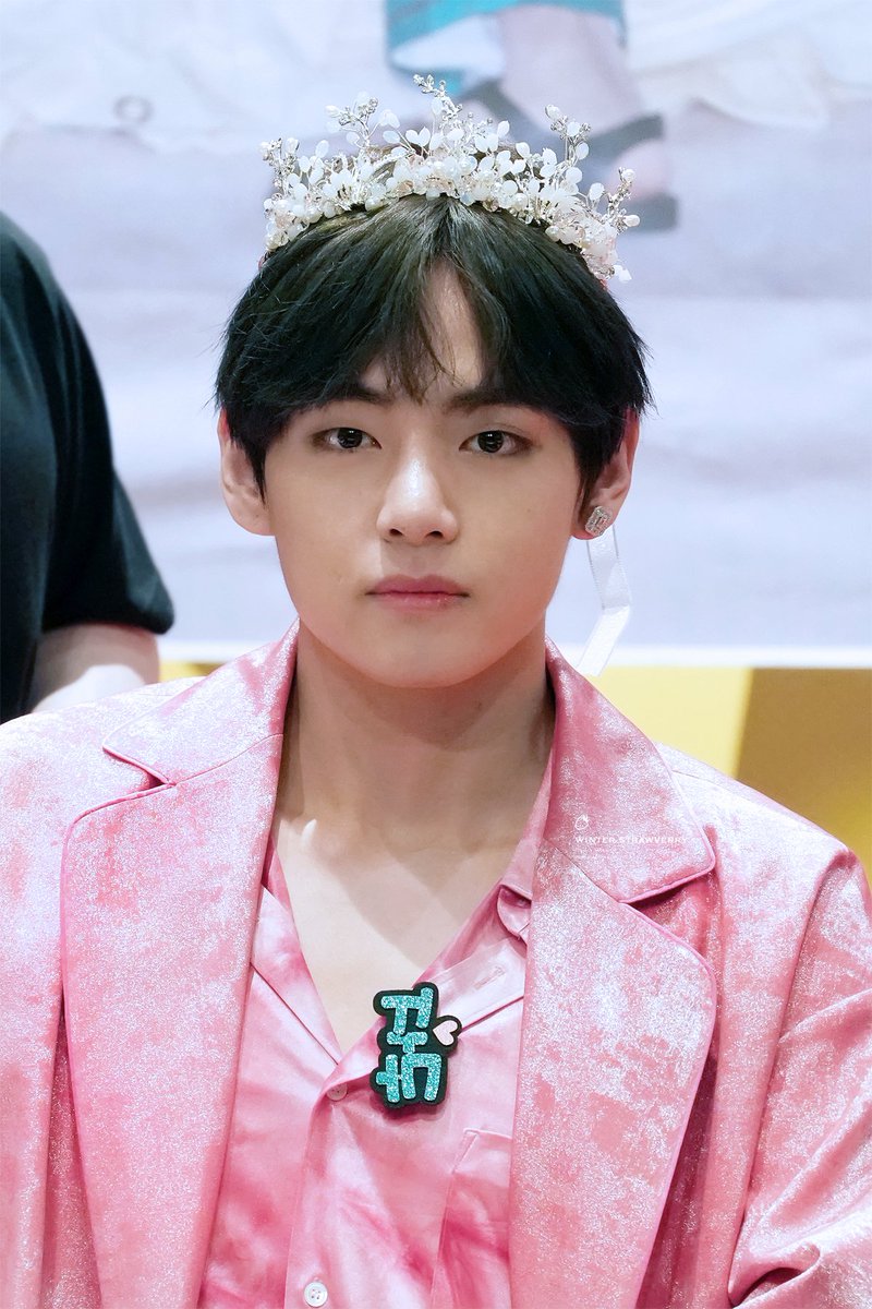 beoo_twt's tweet photo. Anh là thiên thần trong mắt em ❤️
Kim Taehyung 😘😘😍😍
#BBMAsTopSocial BTS @BTS_twt https://t.co/JfgcEqWuHj