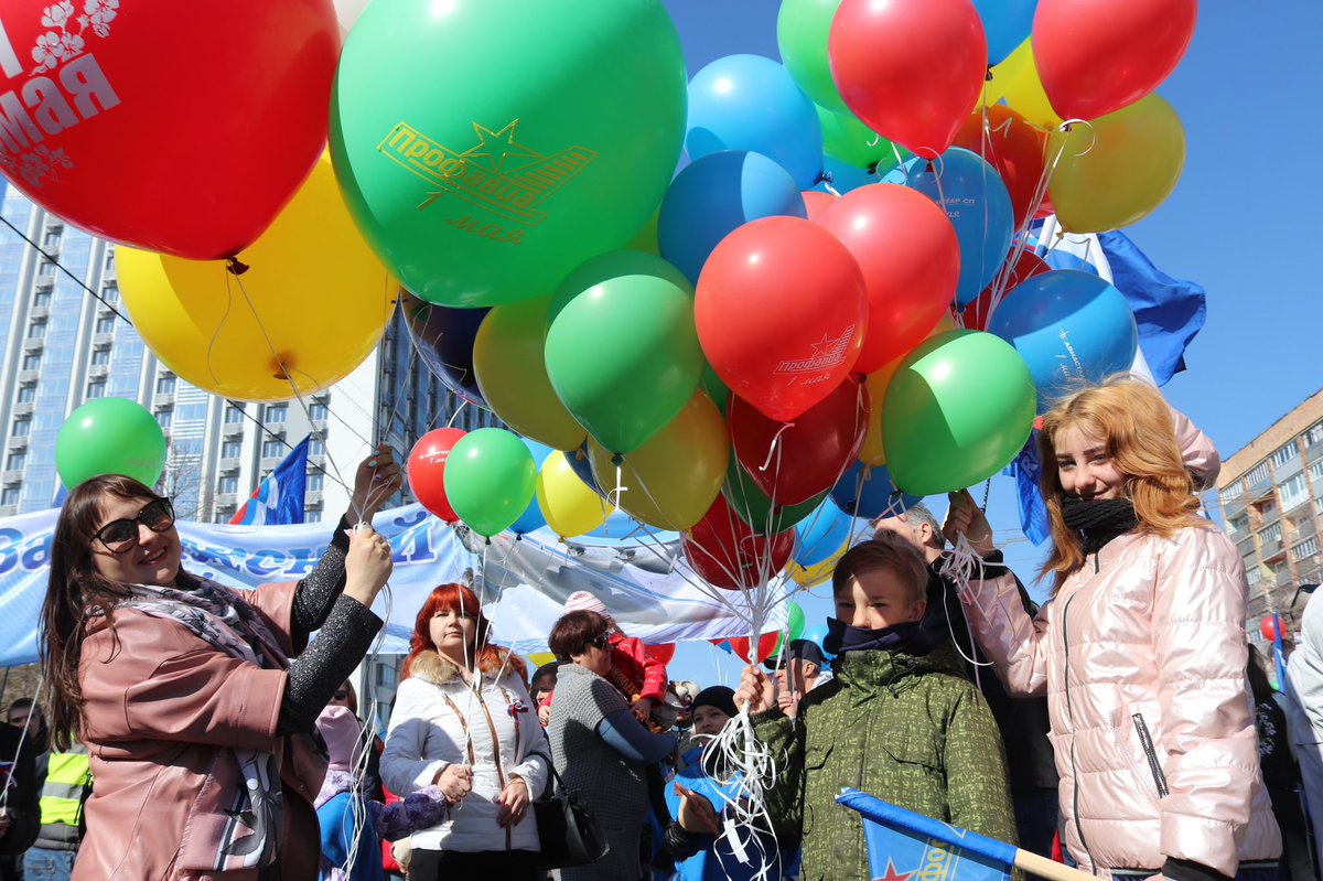 Тысячи ульяновцев вышли на первомайское шествие. Как это было