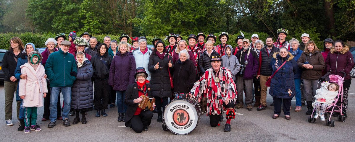 35 people and a dog joined us for #MayMorning <a href="/RunnymedeNT/">Runnymede NT</a> - thanks to Mark <a href="/veripix/">Mark Kerrison 📷</a> for documenting our lovely audience! #tradition #upbeforedawn