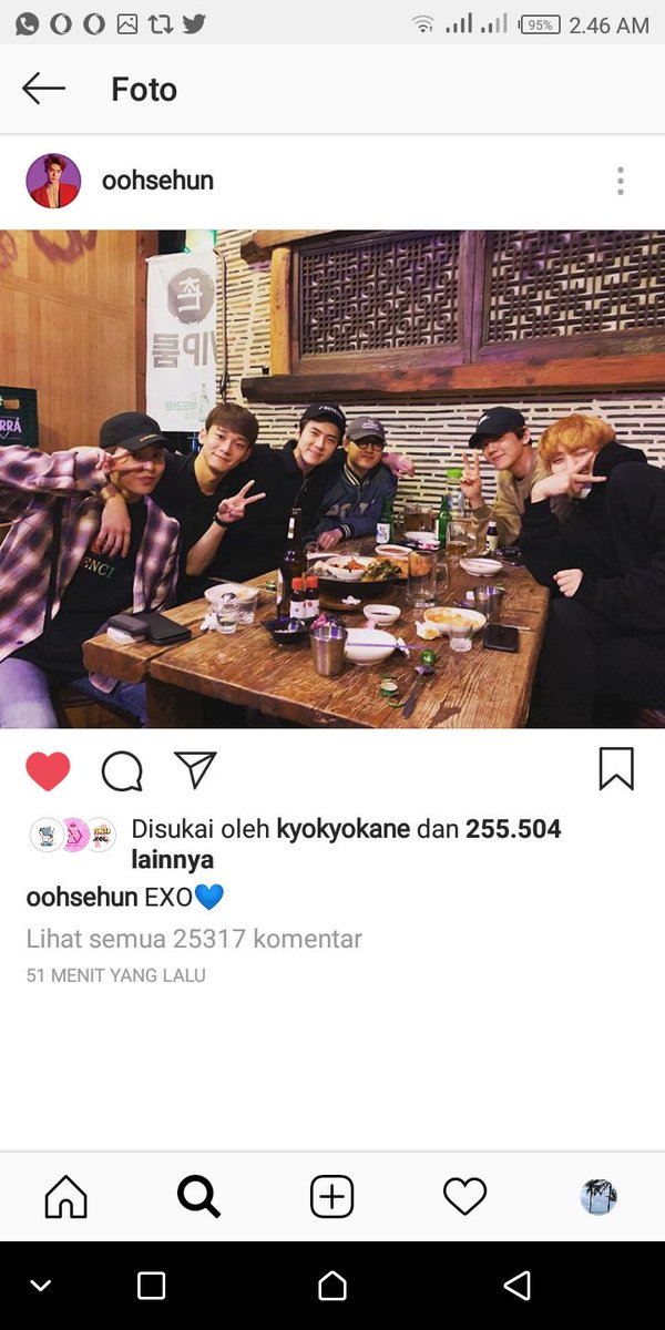 Sooyoo13955258's tweet photo. Jangan lupa makan siang semuanya.....
#BBMAsTopSocial EXO @weareoneEXO https://t.co/RYPqV1ipU1