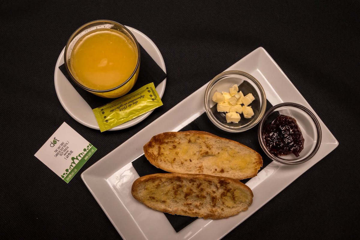 Els dies de #festa, no hi ha res com despertar-te d'hora i #esmorzar tranquil·lament mentre fulleges el diari al #Parc... Feliç dia del Treball!