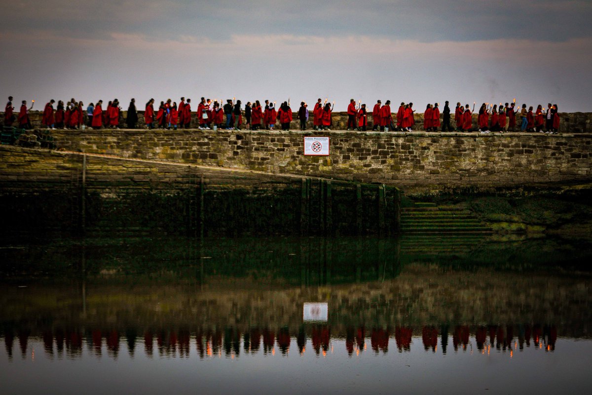 Kris_Miller_'s tweet photo. The Gaudie @univofstandrews ahead of the may day dip. Students take part in a torchlight procession along the pier in striking red gowns. #StAndrews #torchlight #VisitScotland #history #gaudie #hero @thecourieruk @C_MAlexander https://t.co/NUZJpALC0I