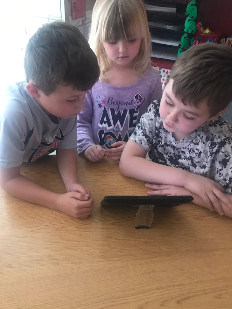 MrsMSams's tweet photo. Reading with our second grade friends! #mrsmarsh❤️#essdexcels https://t.co/rzieWCoB8a