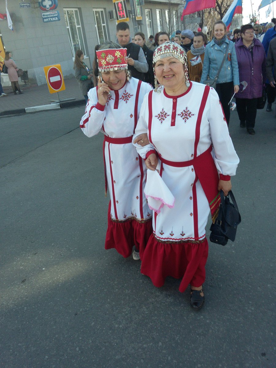 Тысячи ульяновцев вышли на первомайское шествие. Как это было