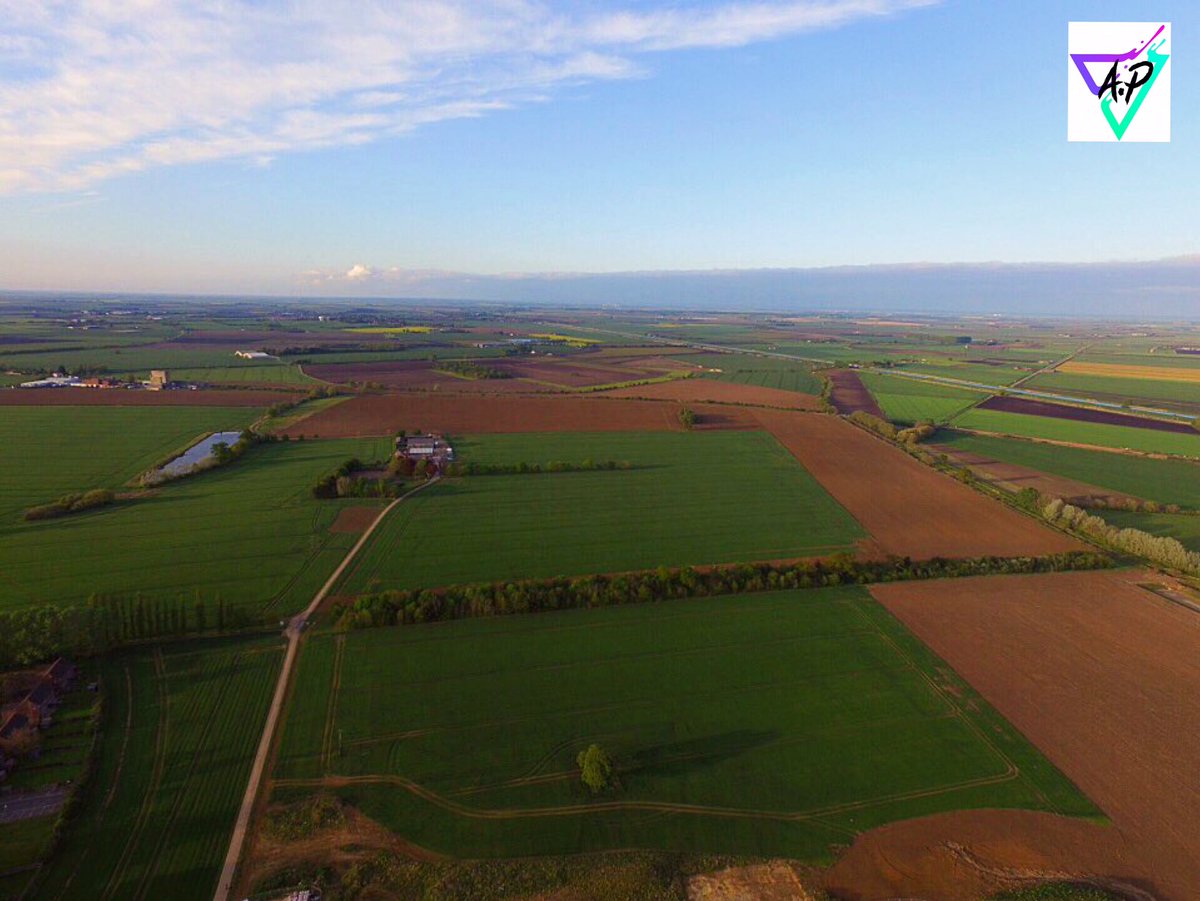 AlienartP's tweet photo. #photograghy #dronephotography #djiphantom3pro #4k #ely https://t.co/XTsUW1MNjS