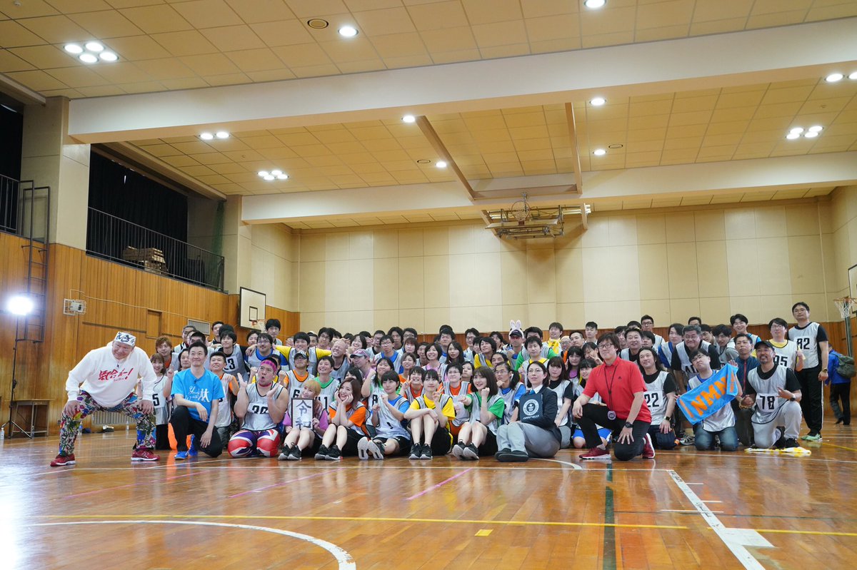 ギネス世界記録 アップアップガールズ 仮 さんとファンの皆さんが挑戦した ギネス世界記録 100人のチームで行った 反復横跳びリレーの最速タイム 残念ながら達成ならずでした でもタイム短縮の練習を重ねるメンバーとファンの団結力に心震えました