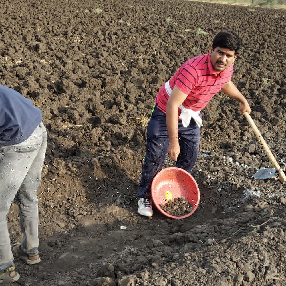 manojbhalerao_'s tweet photo. महाराष्ट्र दिनानिमित्त पाणी फाउंडेशन (@paanifoundation) द्वारा आयोजीत महा श्रमदान दिन, मौजे नागापूर ता. जिंतूर जि. परभणी येथे जलसंधारण करण्यासाठी श्रमदान केले. दुष्काळ निवारण करण्यासाठी होणाऱ्या कामात खारीचा वाटा उचलला.
#MahaShramdan
#MeJalmitra
#PaaniFoundation https://t.co/731cJPpVIF