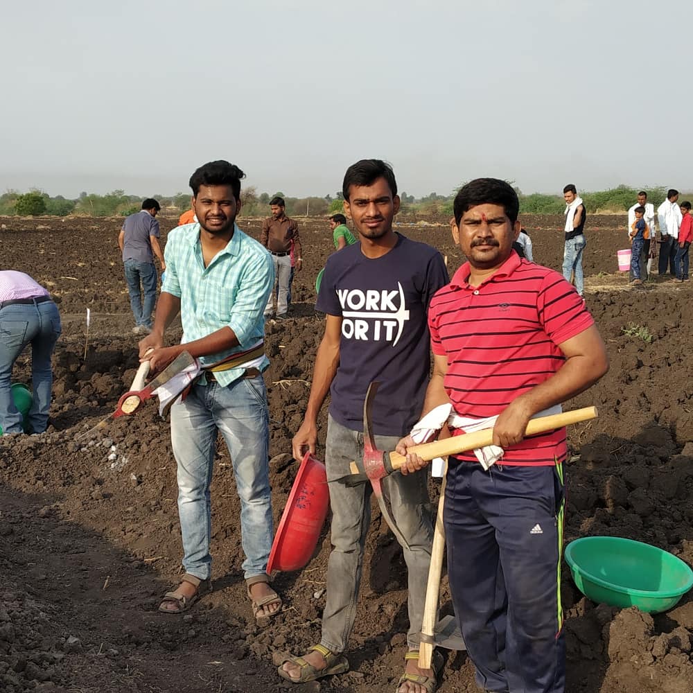 manojbhalerao_'s tweet photo. महाराष्ट्र दिनानिमित्त पाणी फाउंडेशन (@paanifoundation) द्वारा आयोजीत महा श्रमदान दिन, मौजे नागापूर ता. जिंतूर जि. परभणी येथे जलसंधारण करण्यासाठी श्रमदान केले. दुष्काळ निवारण करण्यासाठी होणाऱ्या कामात खारीचा वाटा उचलला.
#MahaShramdan
#MeJalmitra
#PaaniFoundation https://t.co/731cJPpVIF