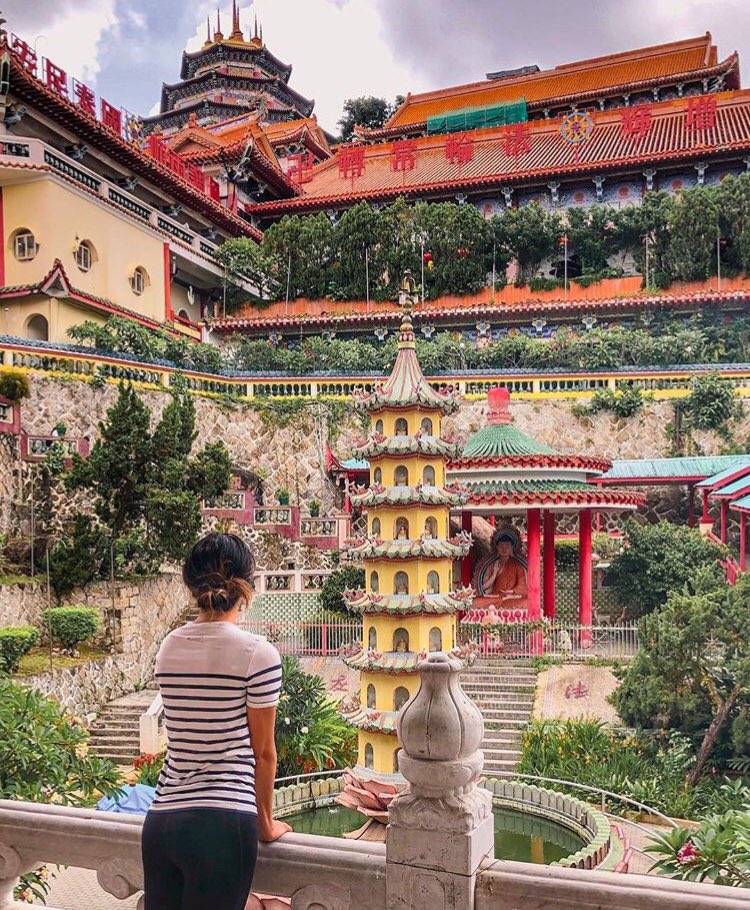 azukitours's tweet photo. #MayDay #MayDay its a holiday today. Lots of colorful wishes from us #Azukitours to everyone celebrating #LabourDay #1Mai2019 

👉 Follow @azukitours for more breathtaking photos of Malaysia.

Credit: @cassabouttown 
Location:  Kek Lok Si Temple #malaysia 

#malaysiatravel https://t.co/tloUDMg29d