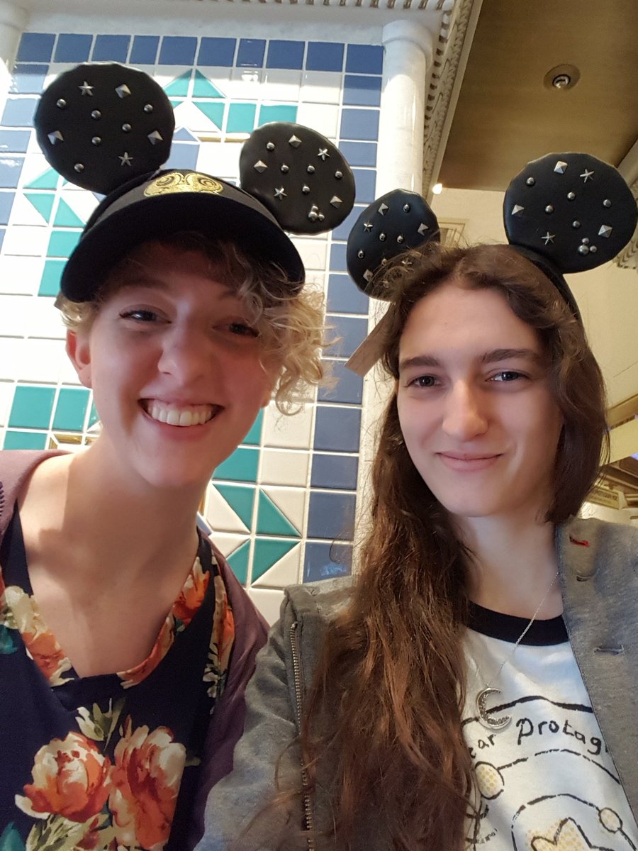  #GoldenAfternoonWeek w/  @lightlybow!Matching stupid hats were purchased[Lauren has asked me to inform you all that she will be drawing me in my own set as soon as possible]