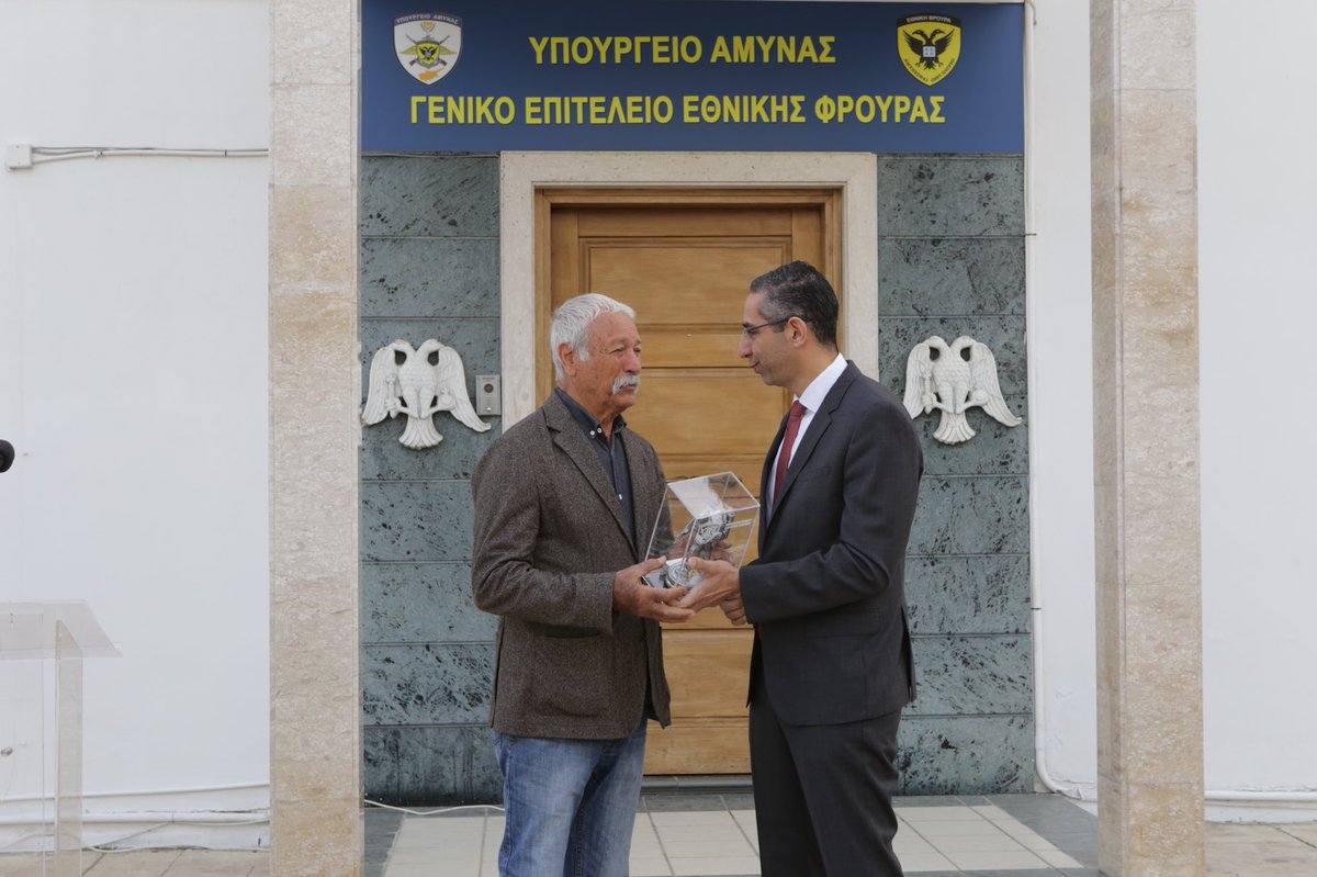 ileontaris's tweet photo. Κύκλος 55 χρόνων έκλεισε με την υποστολή των σημαιών και την παράδοση των κλειδιών.Τα συναισθήματα ανάμεικτα, ωστόσο ιδιαίτερα συγκινητική η παρουσία του Ν Κόσση, του εμπνευστή της ίδρυσης και συστέγασης της ΕΦ με την Αστυνομία.Το ΓΕΕΦ άλλαξε στέγη. Συγκατοικεί με το ΥΠΑΜ,πλέον. https://t.co/s4GL5Fz1iC