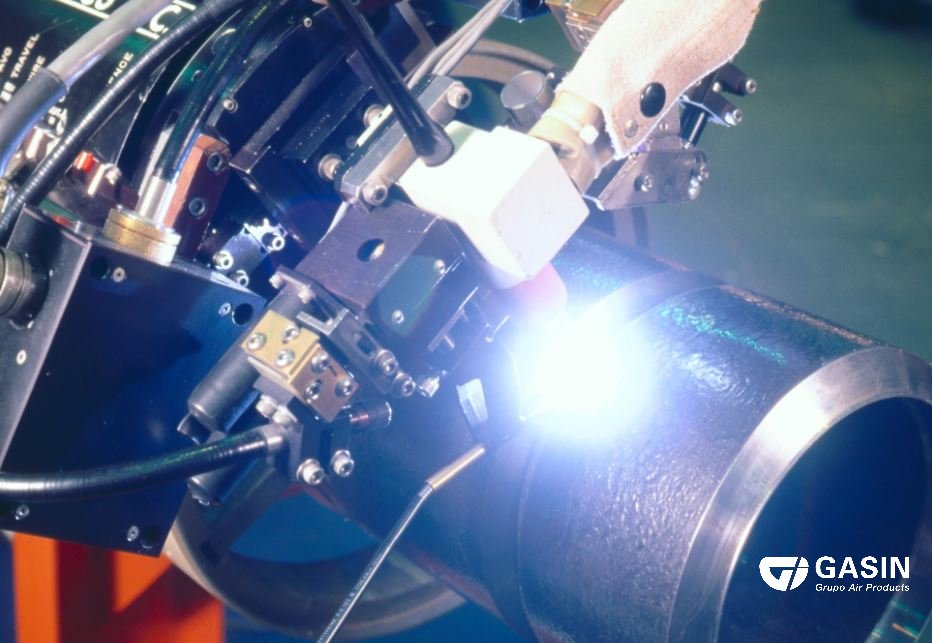 Gasin_PT's tweet photo. #Soldadura | No processo de corte a #Laser a escolha do gás auxiliar é extremamente importante e pode ter um efeito significativo na produtividade e qualidade do processo. Normalmente são utilizados o #Oxigénio, o #Azoto ou o #Árgon, gases que a #Gasin fornece com alta pureza. https://t.co/DSRiTzY84z