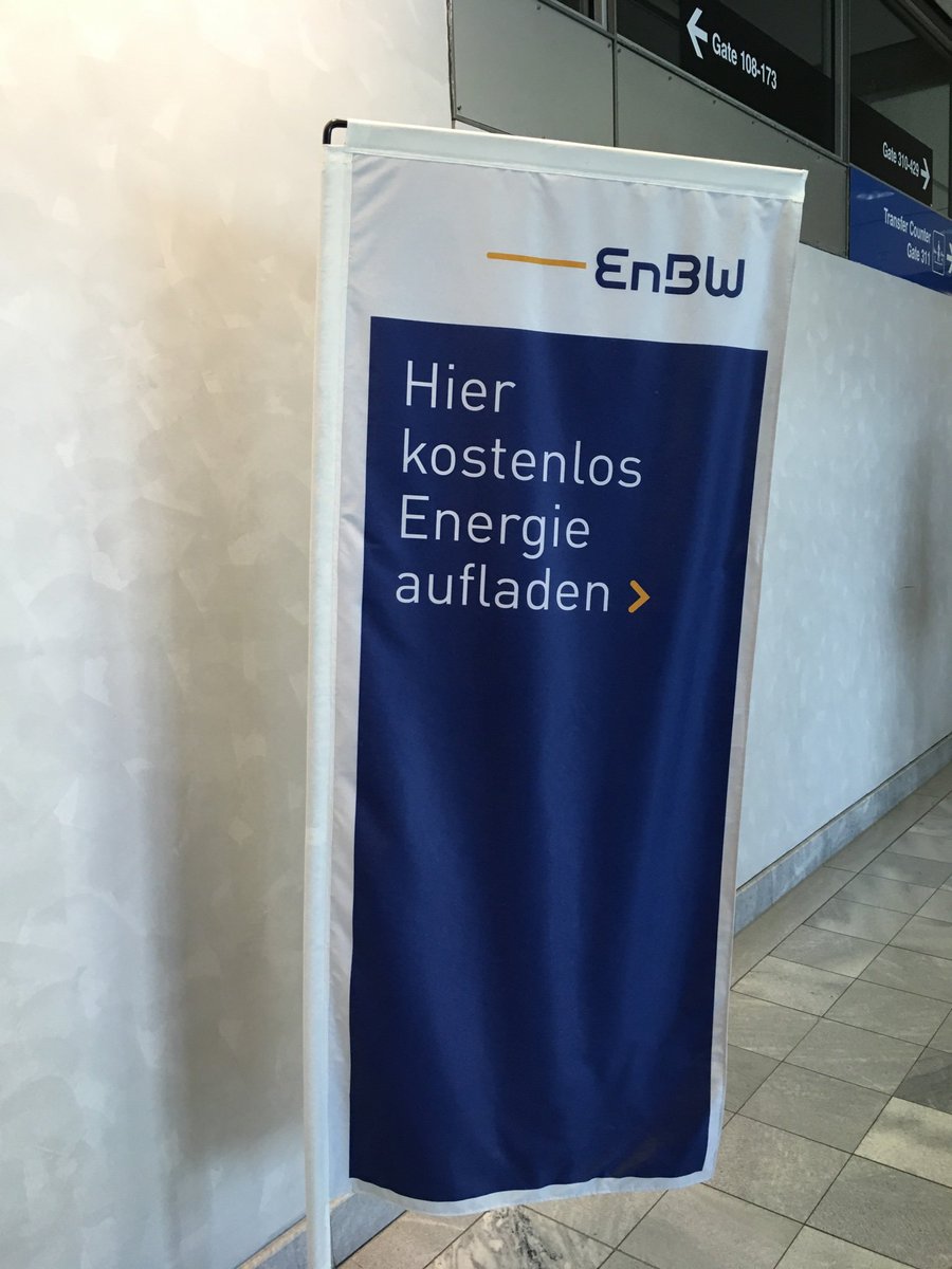 EnBW-Werbeschild: "Hier kostenlos Energie aufladen"
