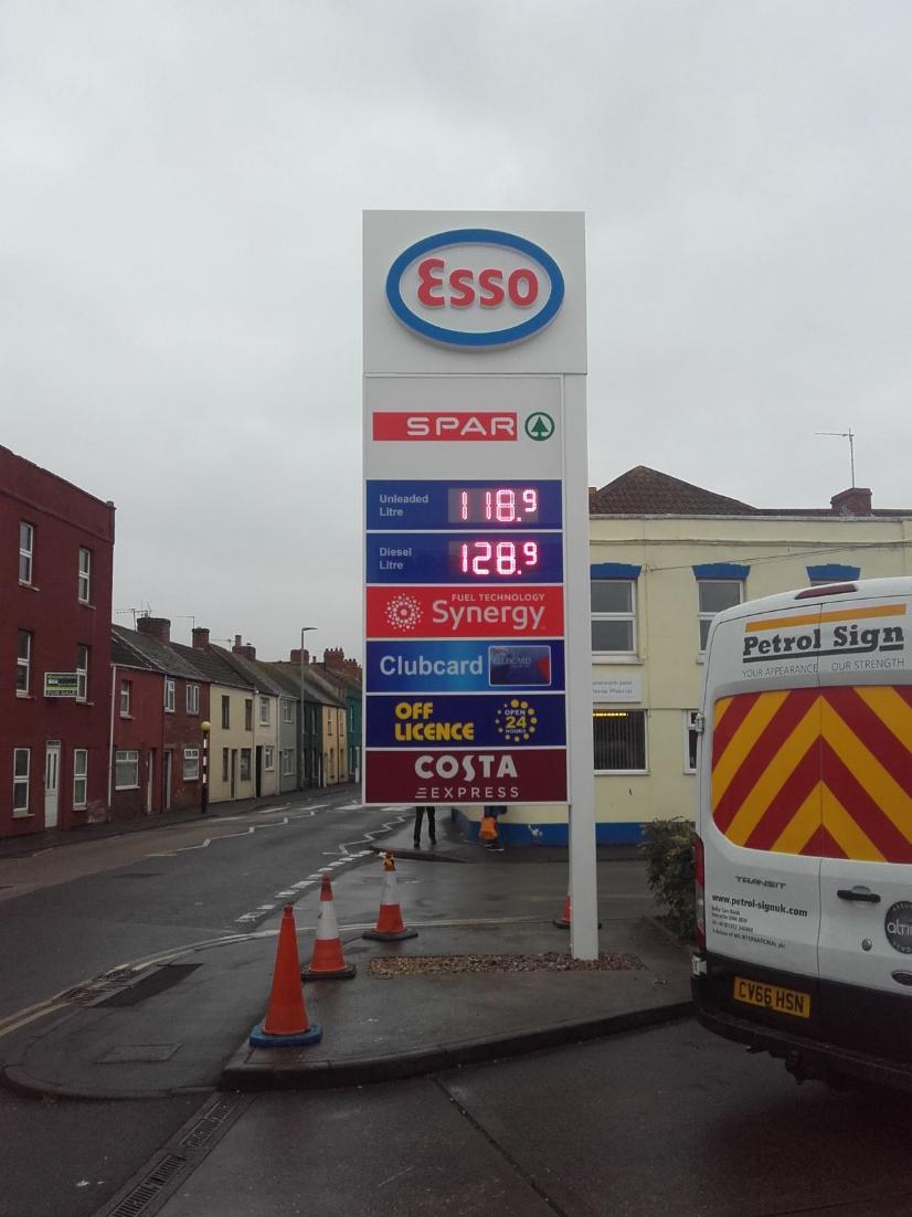 Petrolsign's tweet photo. #Petrol Sign produces its #products in its own factory, drawing on the latest #techniques and materials. 💡
We liaise with you to identify the most suitable, sustainable and affordable solution for you!
Whatever job you need doing, we've got it covered ✔
#PetrolSign #Signage https://t.co/jYtYc5r2KD