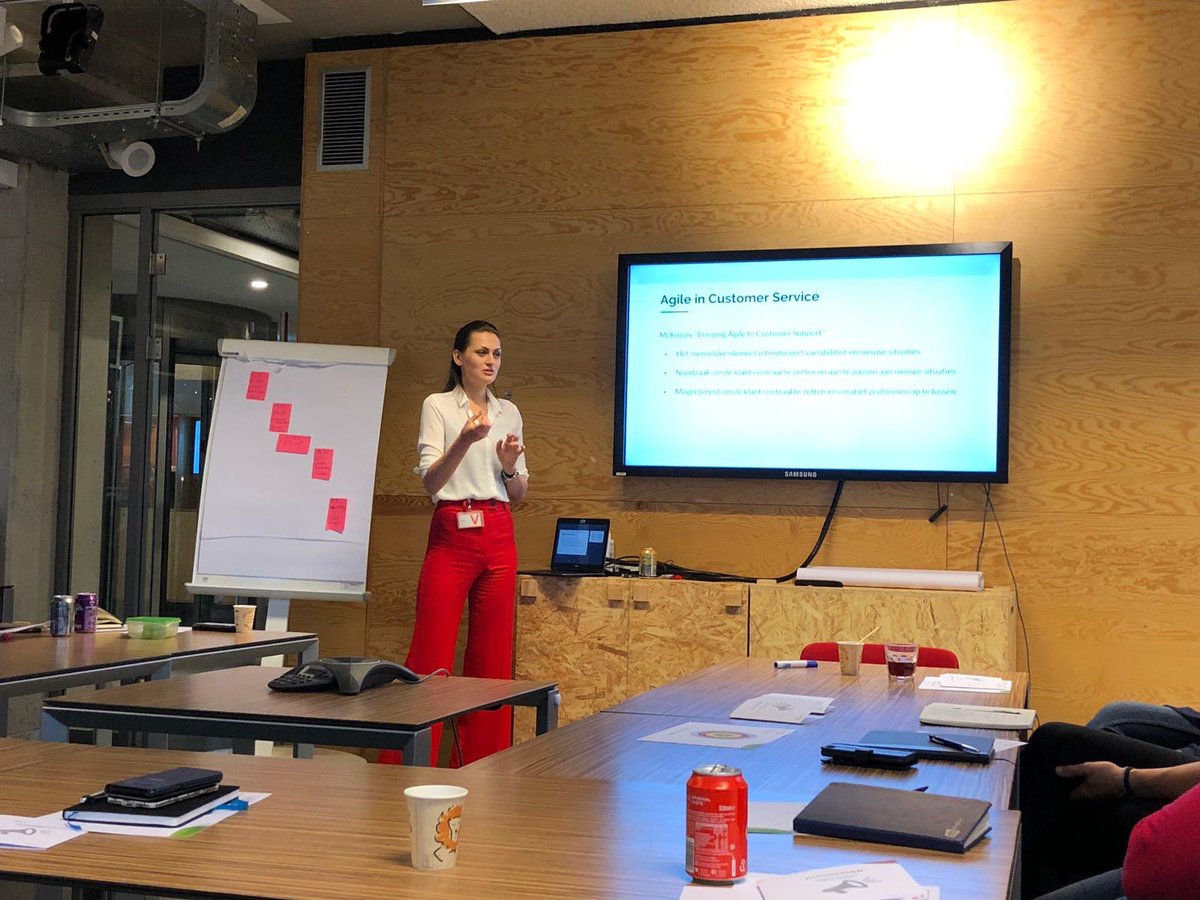 GDBC_RUG's tweet photo. Als onderdeel van de learning community Agile wordt er door de studenten van @UniGroningenFEB gepresenteerd voor de Agile  @ingnl coaches in Leeuwarden ! @univgroningen @quintopMC @wilcobontenbal https://t.co/pl71F9QkZT