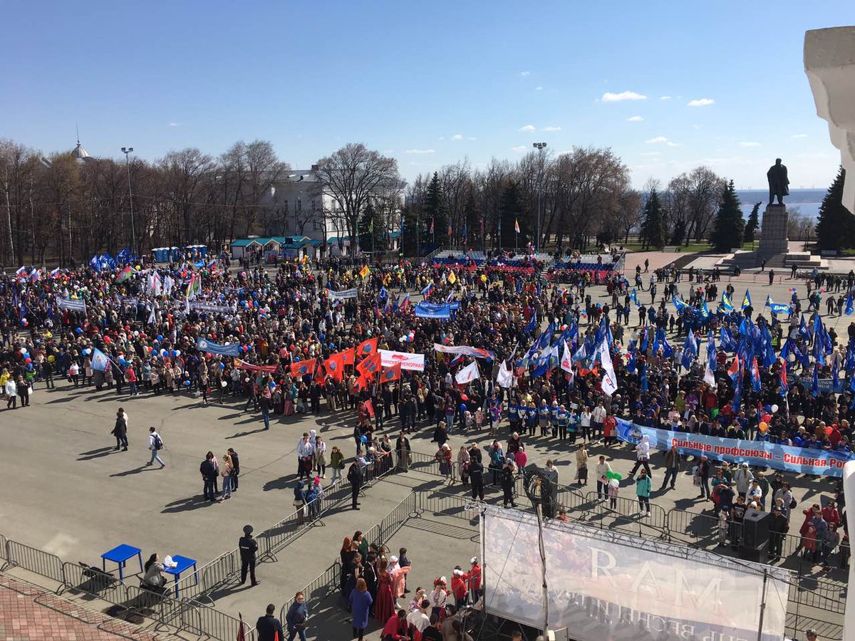 Тысячи ульяновцев вышли на первомайское шествие. Как это было