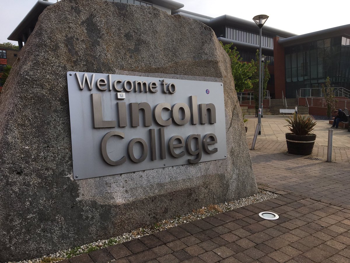 It’s <a href="/lincoln_college/">Lincoln College</a> this week for <a href="/duluxacademy/">Dulux Academy</a> training courses Wallpapering Introduction and Digital Murals 👍🏻👍🏻👍🏻 <a href="/DuluxSelectDecs/">Dulux Select Decs | For Members</a> <a href="/DTPaintExpert/">Dulux Trade | For Decorators</a> <a href="/GrahamandBrown/">Graham & Brown</a> <a href="/VISTADIGITALUK/">Vista Digital</a>