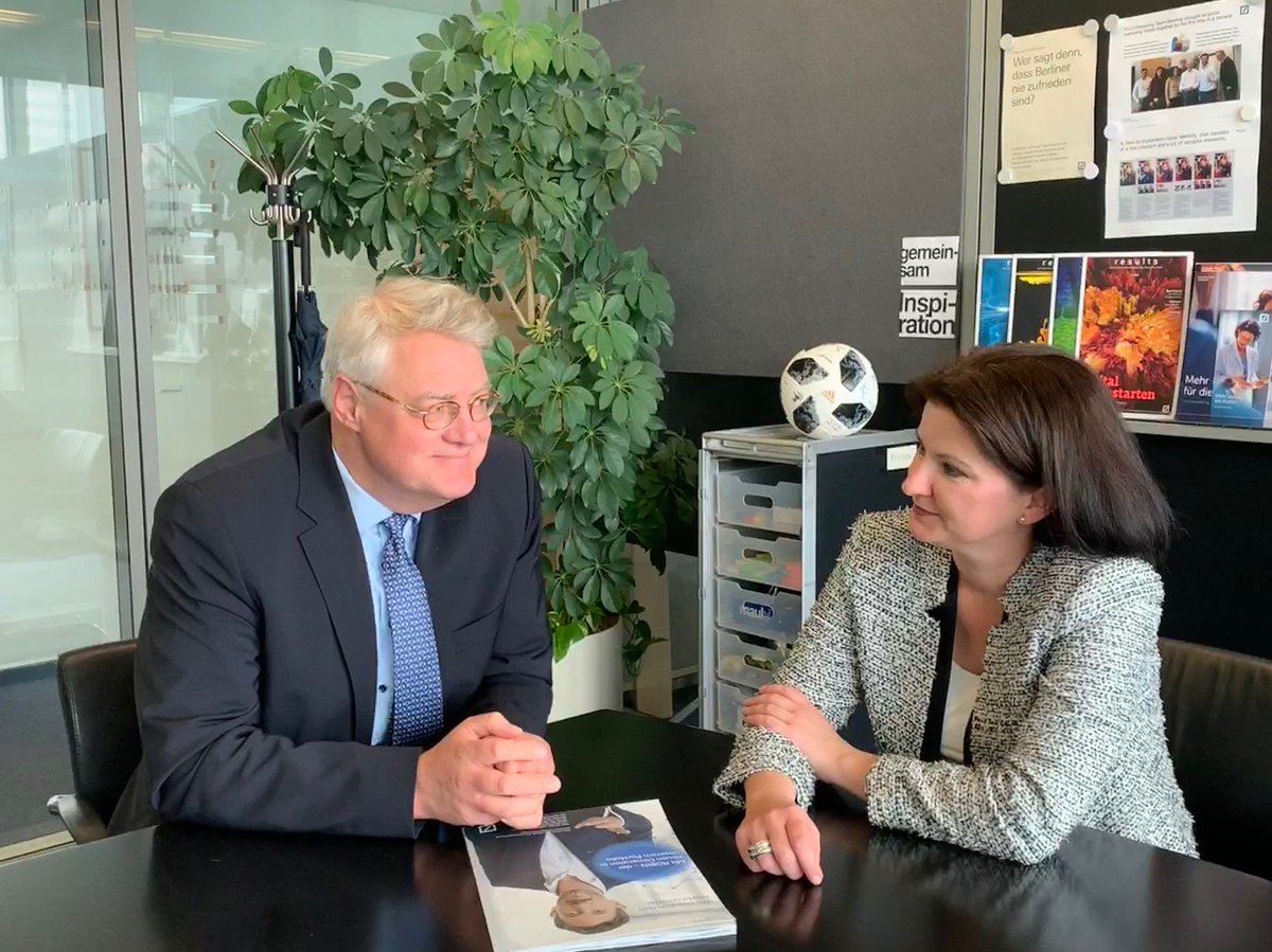 SchwarzerJ's tweet photo. Sell in May and go away...? Klar, dass ich über diese Börsenweisheit auch mit Uli Stephan alias #DrStephan von der @DeutscheBankAG gesprochen habe... Unseren Podcast "Perspektiven to Go" gibt es auf iTunes, Spotify, etc. und hier: https://t.co/LLQT0gdyeX https://t.co/cr3dFlwSwi