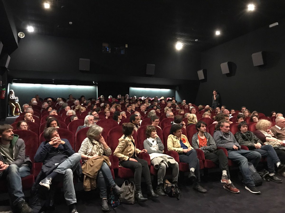 Gilles_Perret's tweet photo. Témoignage de la responsable du cinéma de #Quimper au sujet de #JveuxDuSoleil :
« Je n'ai jamais entendu autant d'appaudissements après un film c'est vraiment la première fois que les spectateurs manifestent autant leur enthousiasme et leur émotion »
@Fakir_ @jour2fete https://t.co/Io9xptBaJQ