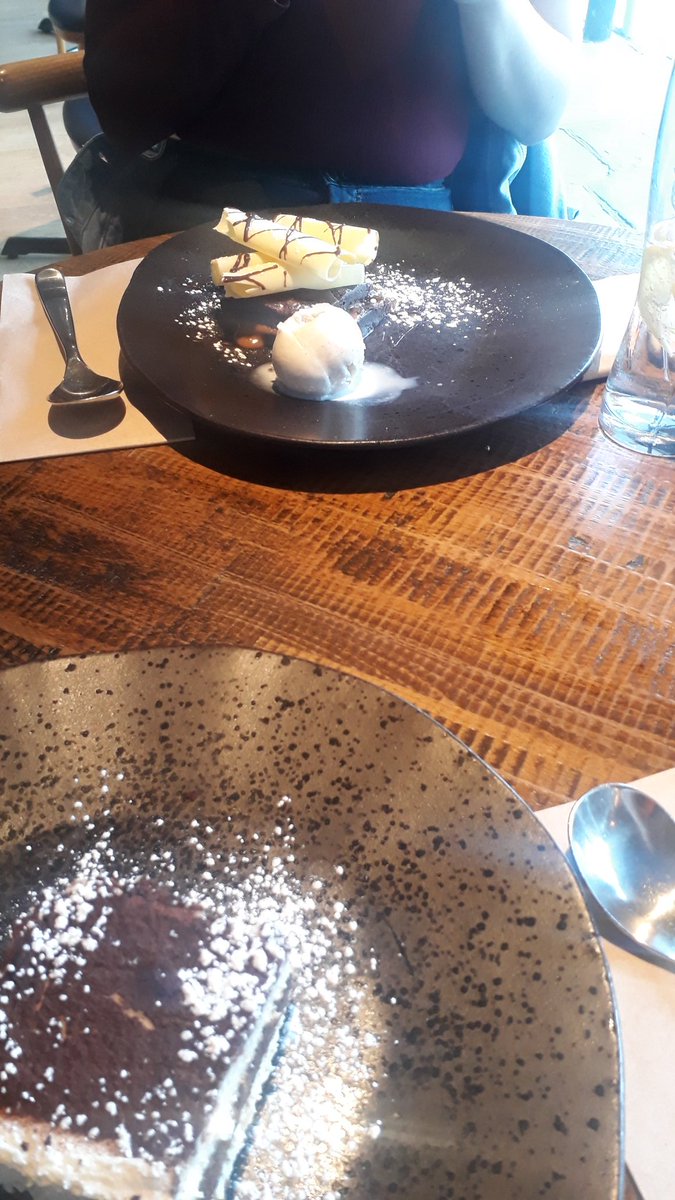 JessicaAttardo1's tweet photo. Monday nights dinner at Zizzi's #StKatherinesDock #London #City 2019 #zizzis https://t.co/JSOIArpGCe