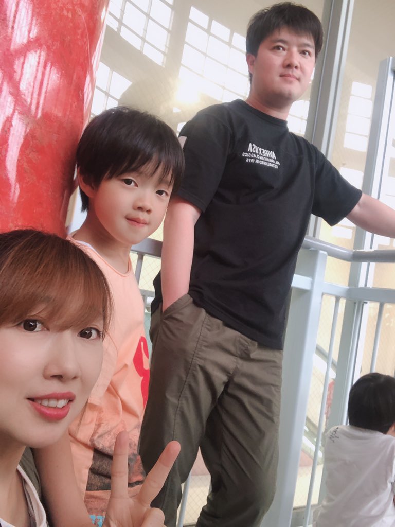 ロボットチャンネル ロボットゲームズ Kb4 たまたま通りがかったとこでご当地アイドルのステージしてて それを見入る男3人とコッソリ写真撮影したつもりが 2人こっちガン見ww 残り1人は真剣にステージを見ております ロボットチャンネル 男性陣隠し