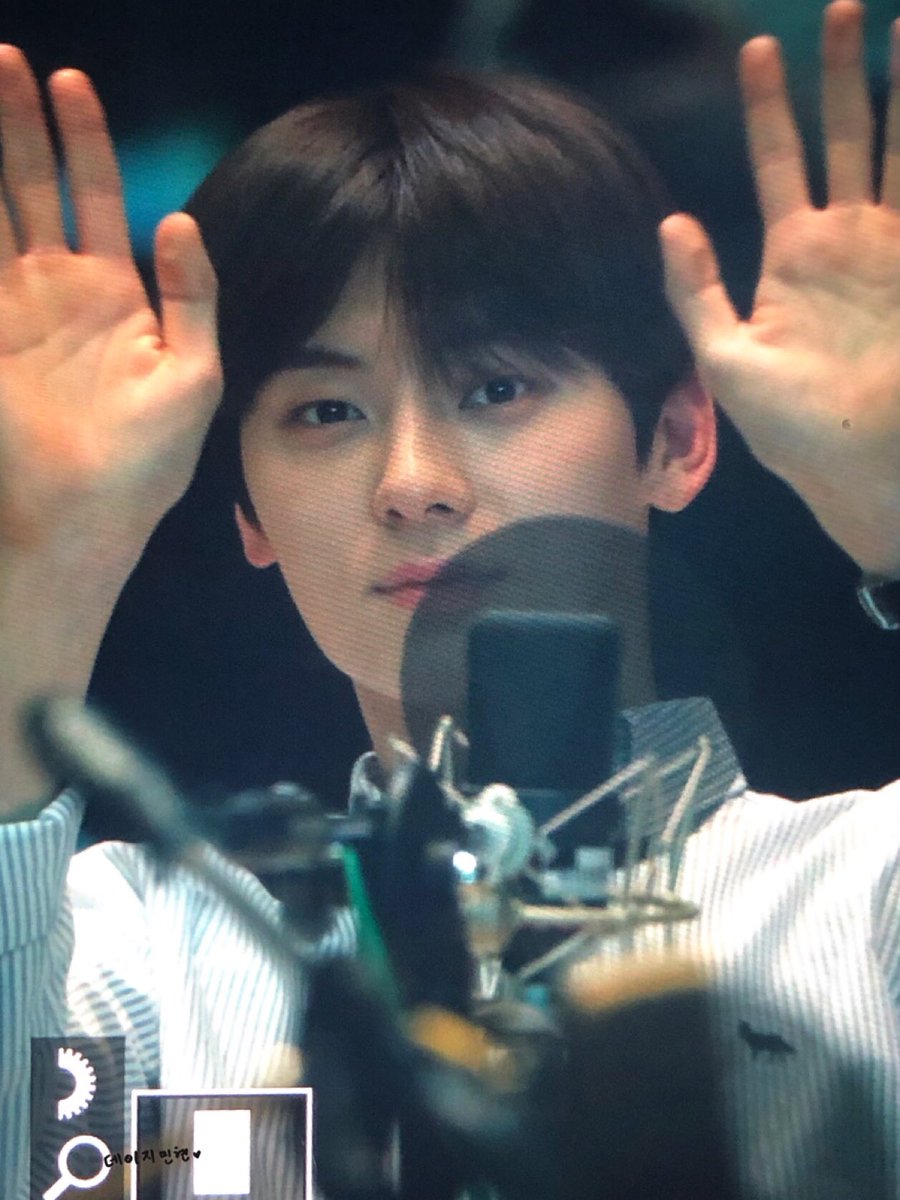 daisy_MinHyun's tweet photo. 190501 #뉴이스트 #민현 #황민현 https://t.co/FxwBDb5ouw