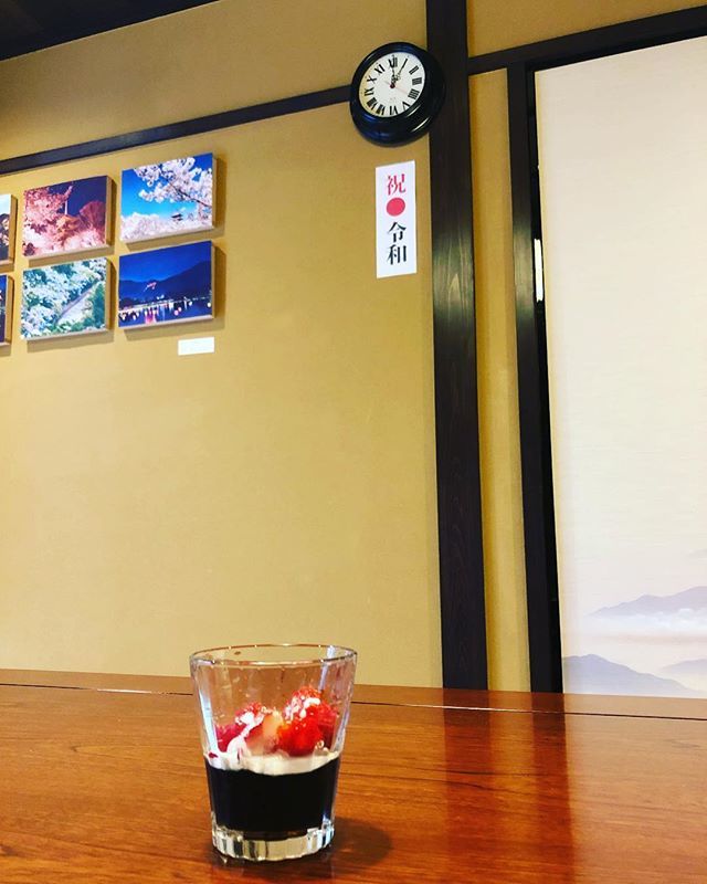 Kotone_JP's tweet photo. 今日はスタッフと令和はじめてのデザート会🍨

#kyototrip #jptrip #小都音民宿 #京都 #京都民宿 #ゲストハウス #guesthouse #デザート #甘党 #令和 #令和元年 #京都旅行 #京都小旅行 #民宿生活 #台湾人オーナー https://t.co/I26b7EdHE5 https://t.co/GHdxpztS7S