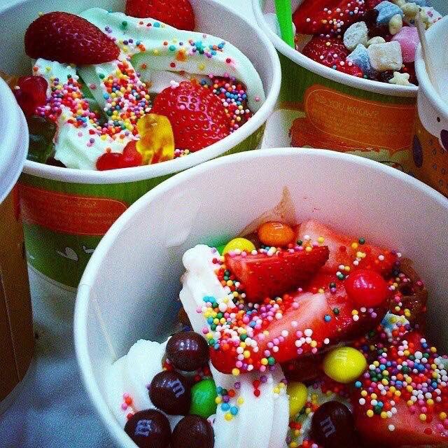 tuttifruttiEU's tweet photo. Whatβs your favourite Tutti Frutti topping sweet π or fruit π? π#froyo #frozenyogurt #tuttifrutti #froyotoppings #wednesday #tuttifrutti. π https://t.co/4CYfSh3V03