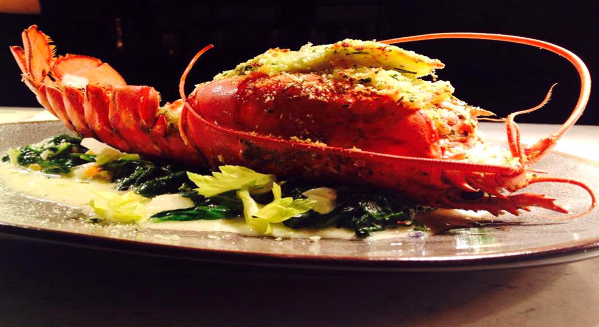 The chefs at Junction at The Essex Resort create polished apps and entrées using local meats and produce from the on-site garden. Don't forget to check them out during #vtrestoweek! 🍴buff.ly/2GtjxUL