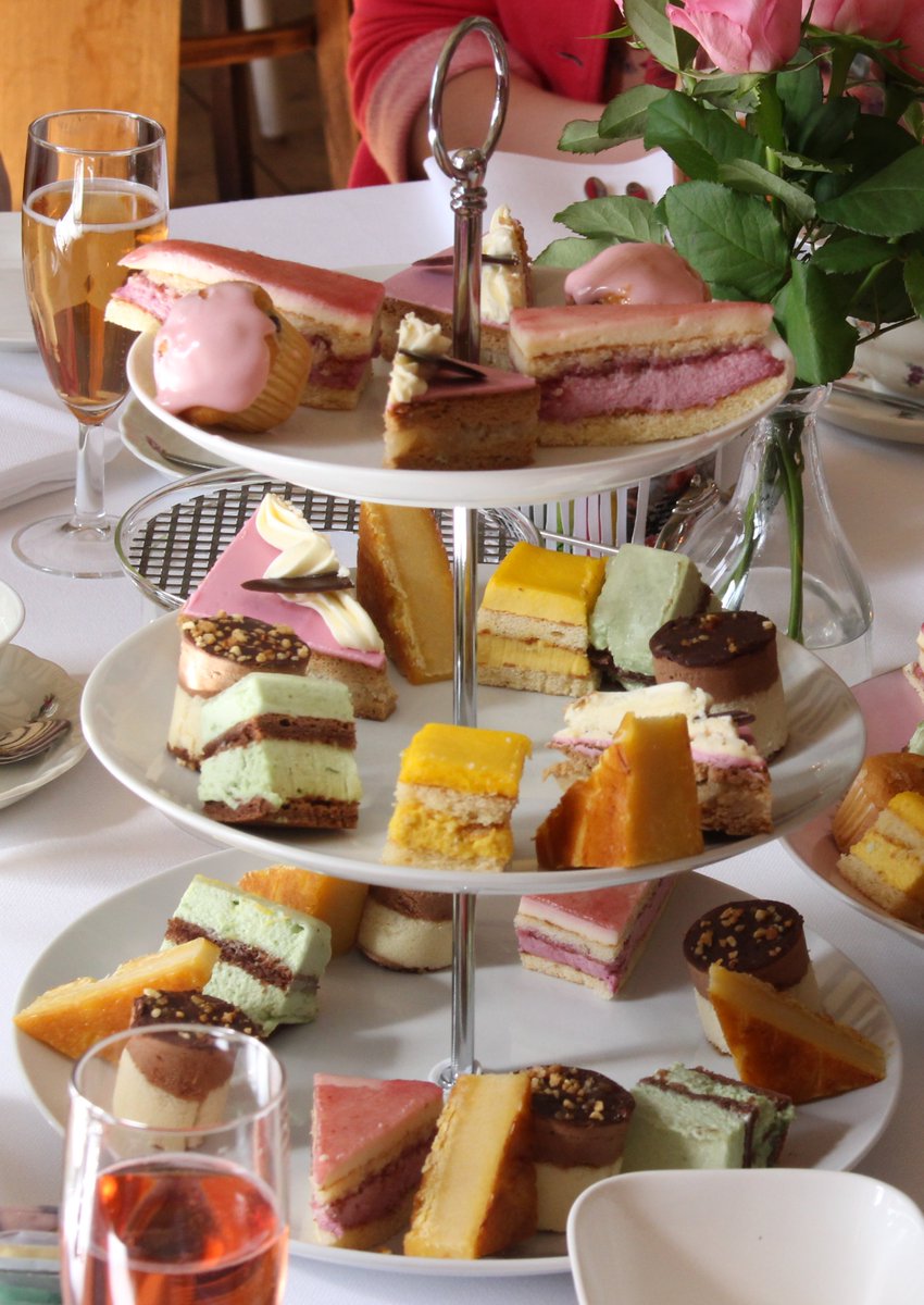 Wij hebben DE moederdagcadeautip: neem je moeder gezellig mee naar ons restaurant en geniet van een heerlijke high tea! Diverse zoetigheden, hartige hapjes en onbeperkt thee drinken voor 21,50 euro p.p.! Reserveren noodzakelijk: 0513-432662 of mail naar info@hoteldeoorsprong.nl!
