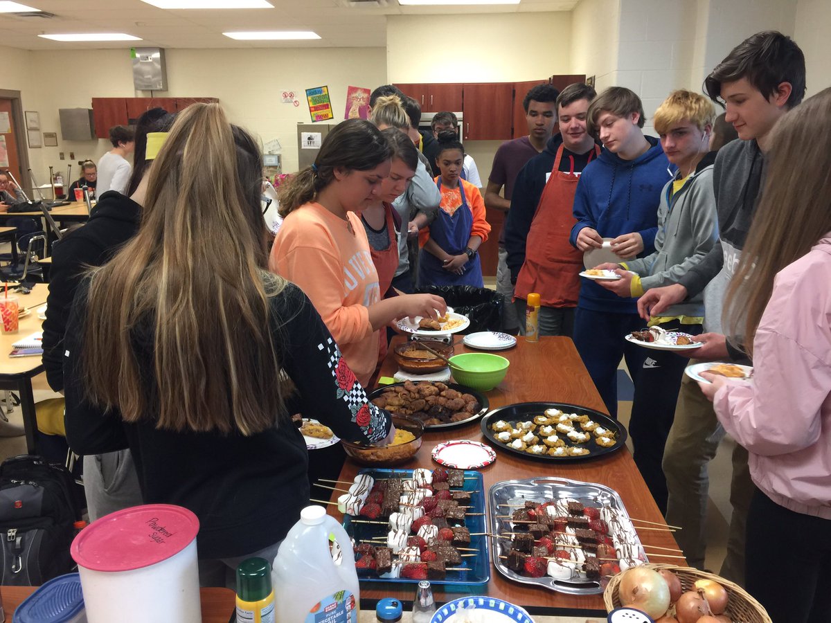 KCarlsonTHS's tweet photo. Appetizer Lab in Principles of Food! #skillsforlife @houseths1 @MrMosher_THS @Tcsferguson https://t.co/yEiEE0YyZm
