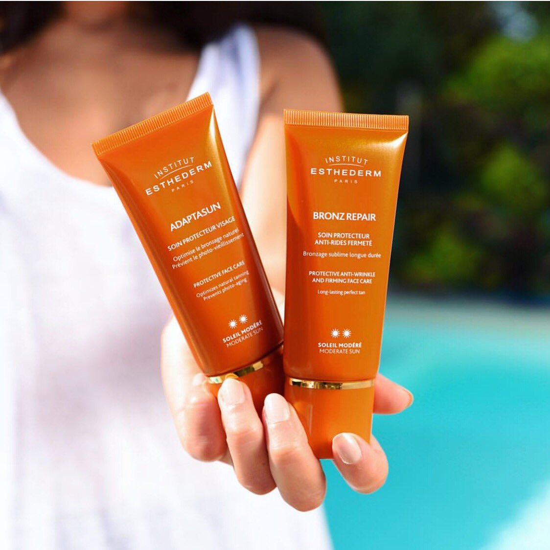 Take care of your summer tanning and prevent photo-ageing all in one fell swoop with @esthedermuk   #suncare#esthederm#glowingskin#glow#sunkissed#sunny#summertime#summerbeauty#skincare#sun#holiday#happyhumpday#holidayvibes#holidaypacking#packingessentials