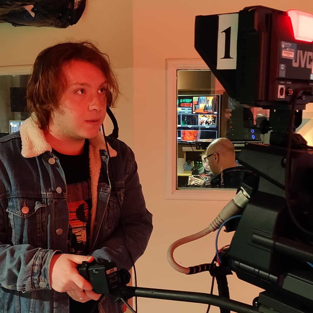 CoolorhotLDS's tweet photo. Camera Crew - Danny, Hunaid and Ciaran; three wise men ready for lights, camera, action ๐ฅ๐ฅ
.
.
.
#leedslife #leedsishot #leeds #hope #visionmixer #tv #livetv #bts #behindthescenes #tvgallery https://t.co/7J7rGSz8pT